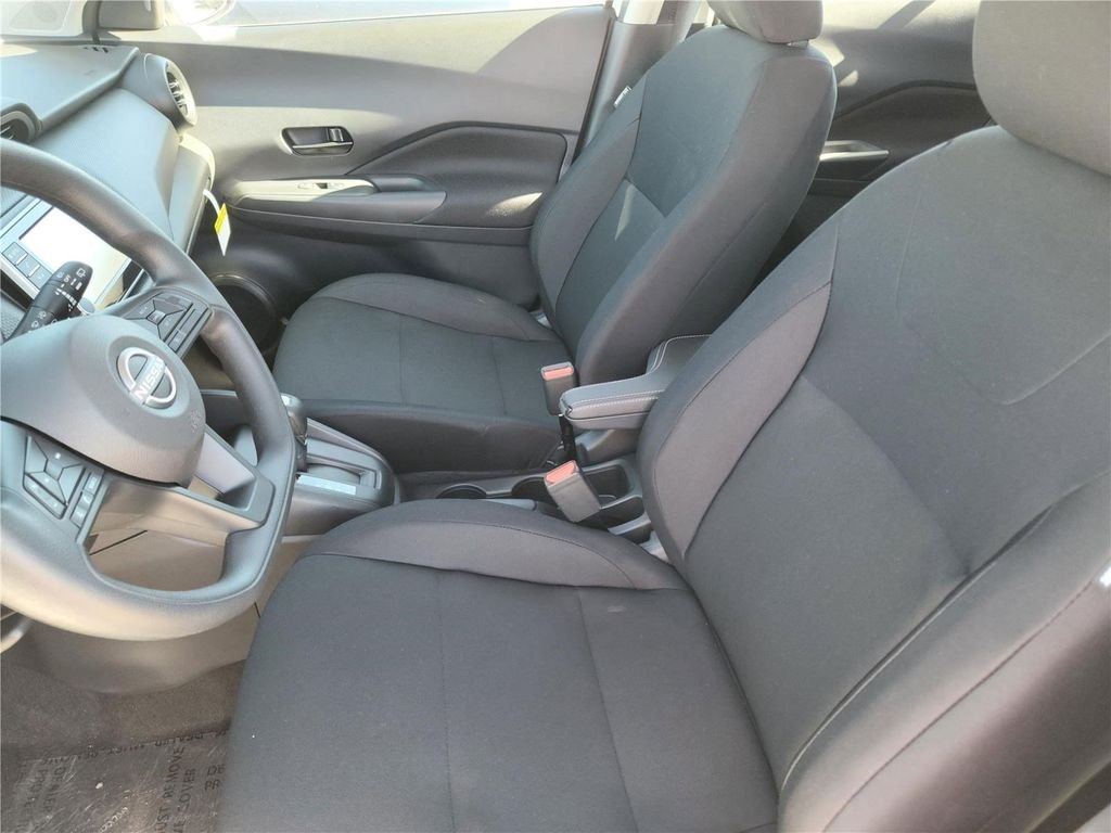 2025 Nissan KICKS PLAY Base - Photo 11