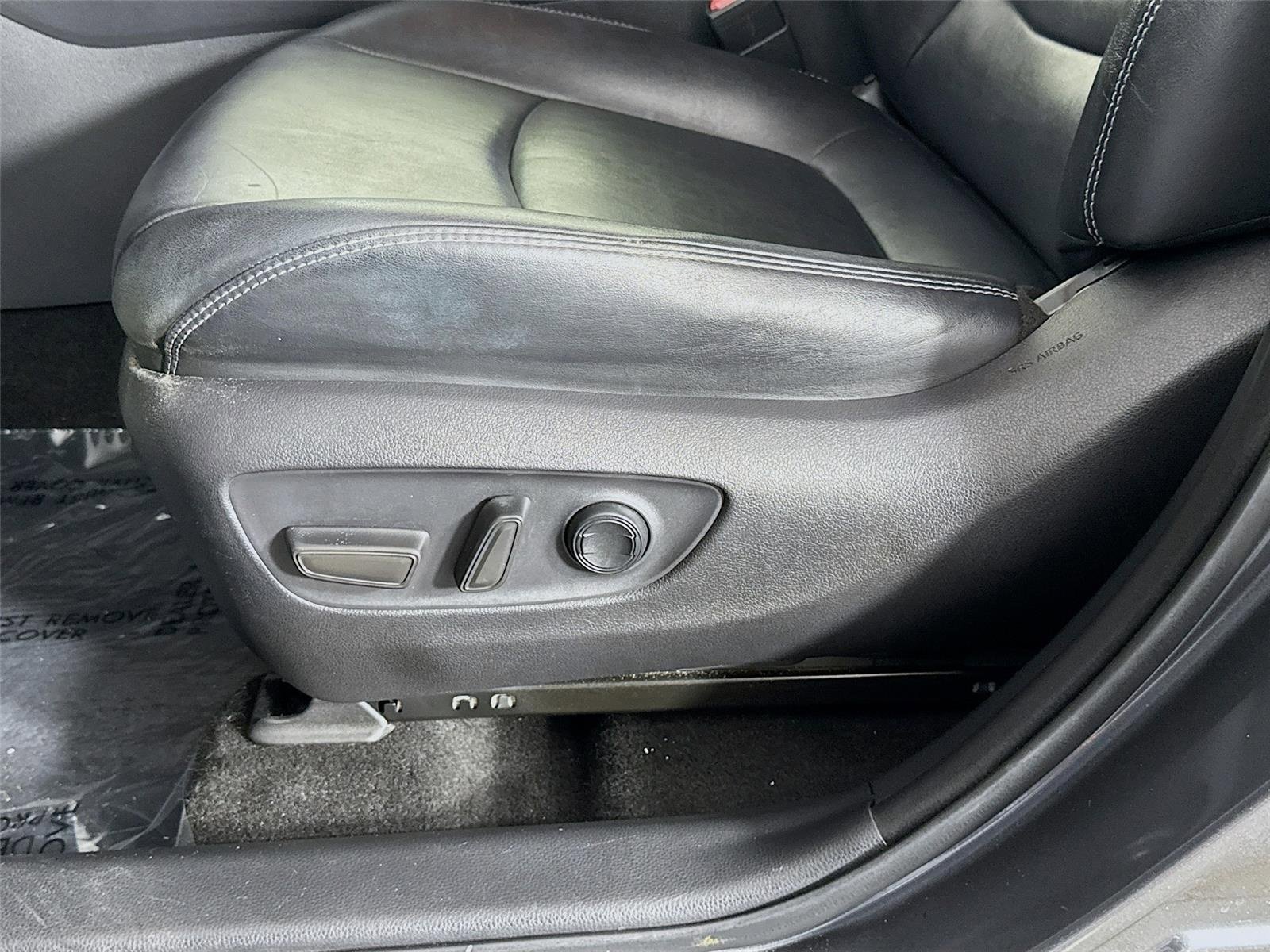 Used 2019 Magnetic Gray Metallic Toyota XLE Premium image 20