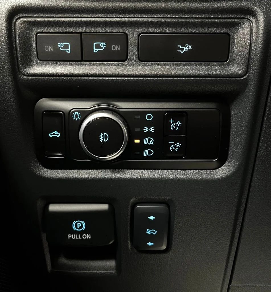 Used 2023 White Ford XLT image 32