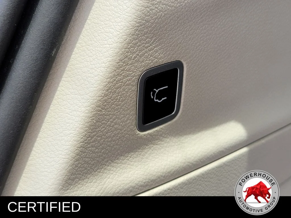 Used 2022 White Chrysler Touring L image 13