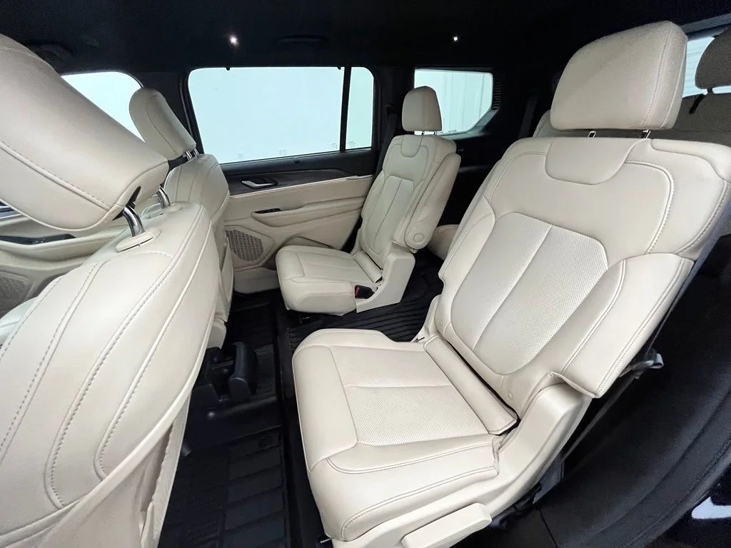 Used 2023 Black Jeep Limited image 40