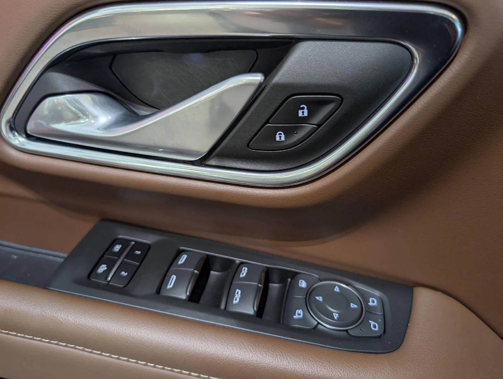 Used 2022 Iridescent Pearl Tricoat Chevrolet High Country image 18