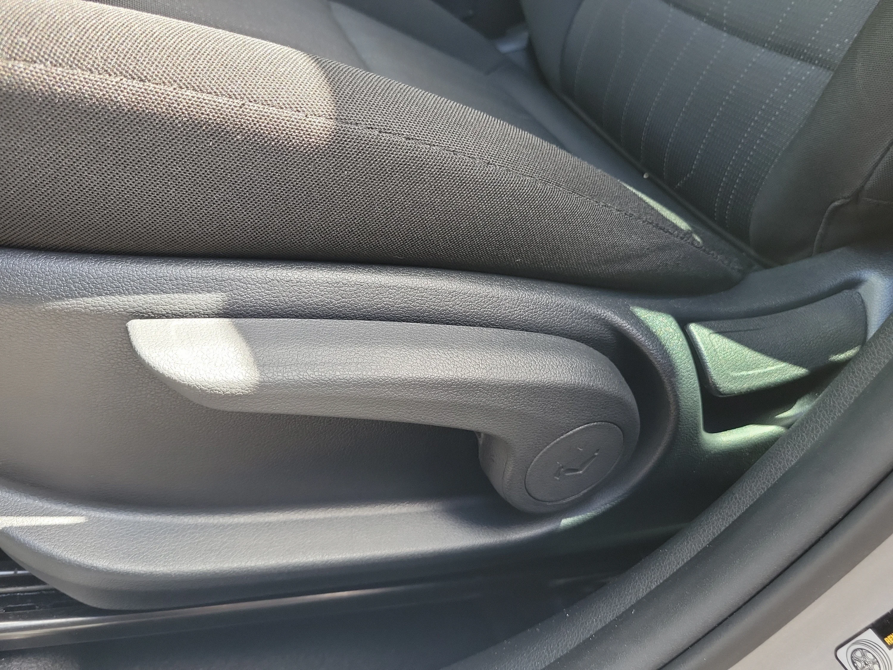 Used 2025 Shimmering Silver Hyundai SE image 19