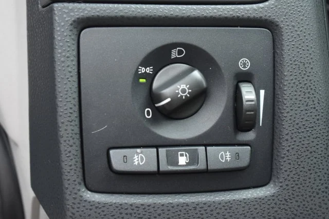 Used 2010 Blue Volvo T5 image 19