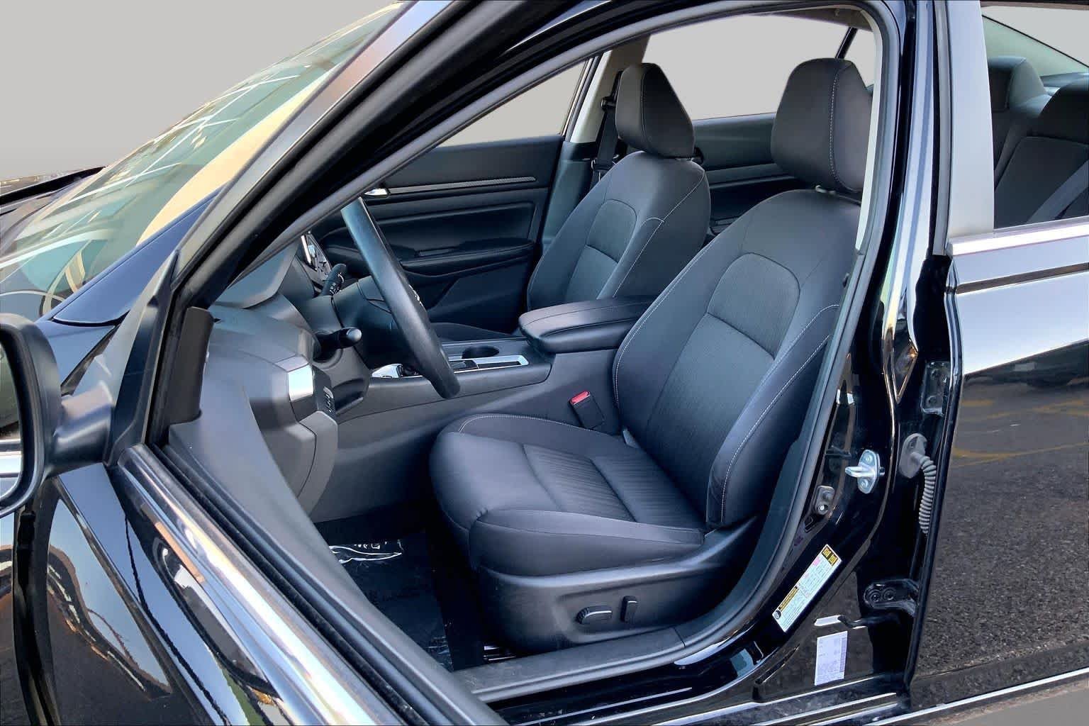 Used 2025 Super Black Nissan SV image 7