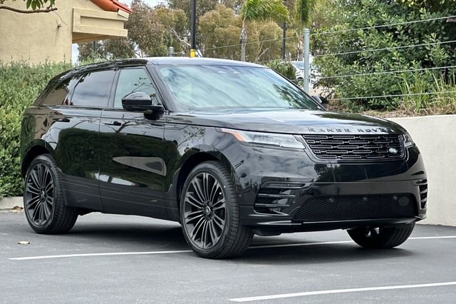 New 2026 Santorini Black Land Rover Dynamic SE image 7