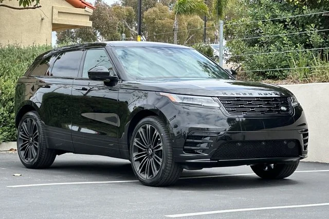 New 2026 Santorini Black Land Rover Dynamic SE image 7