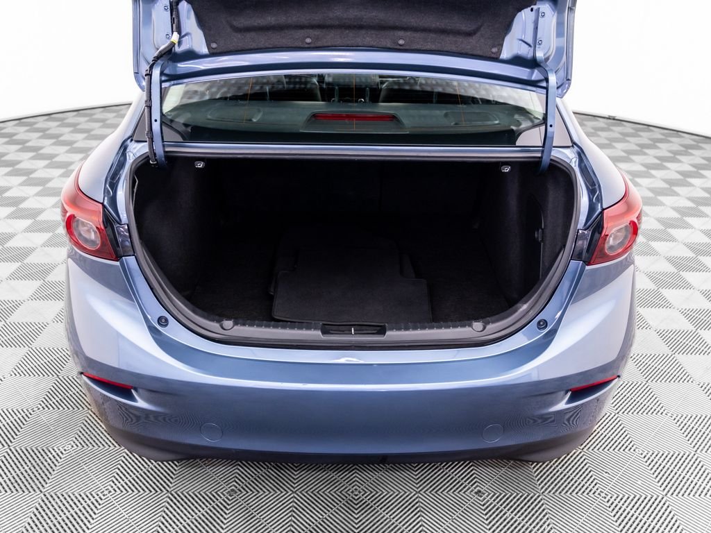 Used 2016 Blue Reflex Mica Mazda i Grand Touring image 31