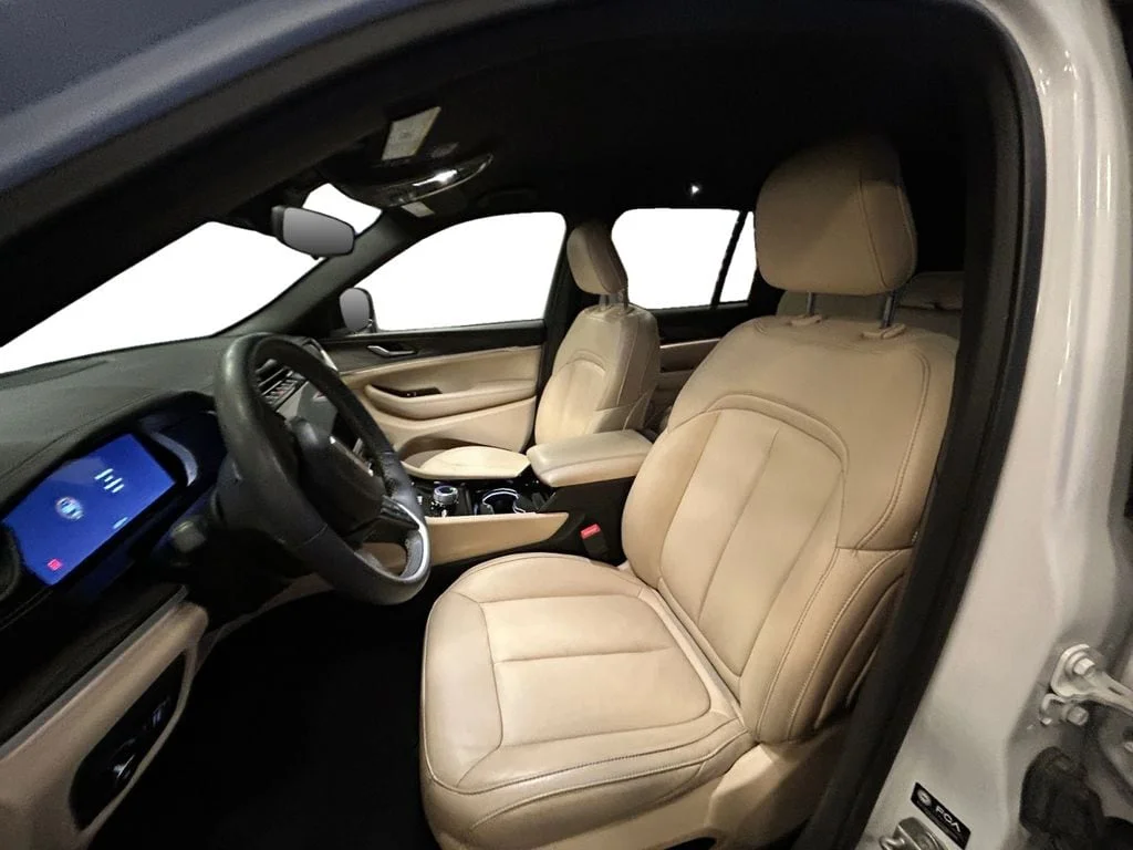 Used 2023 Bright White Jeep Limited image 9
