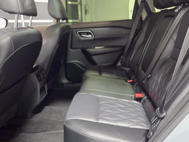 Used 2023 Gray Nissan Platinum image 6