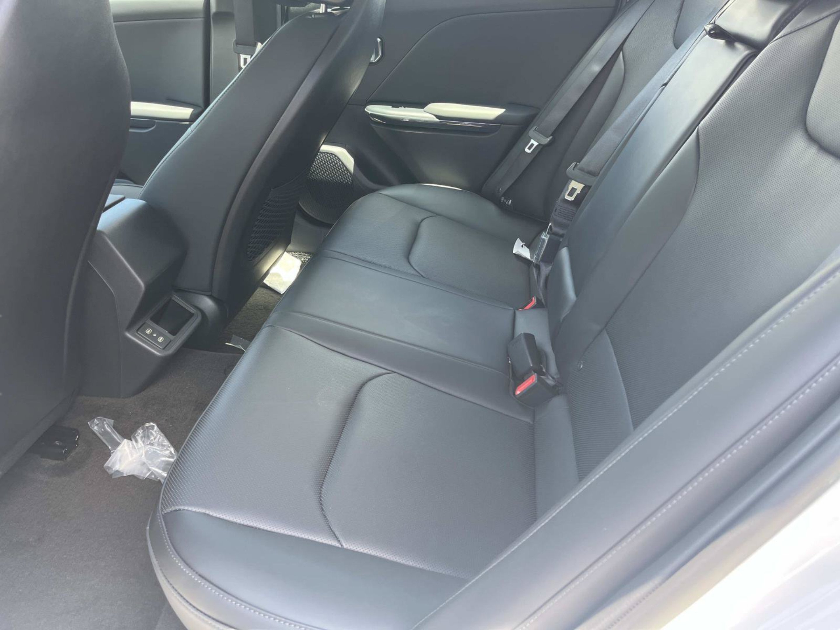 New 2026 Snow White Pearl Kia EX image 16