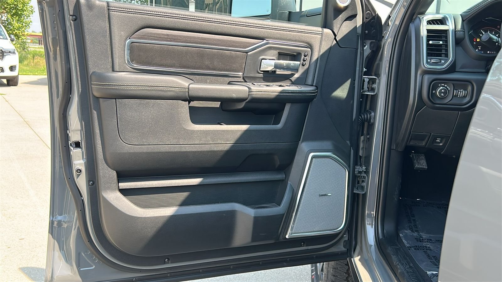 New 2026 Ceramic Gray Clear-Coat Exterior Paint RAM Laramie image 18