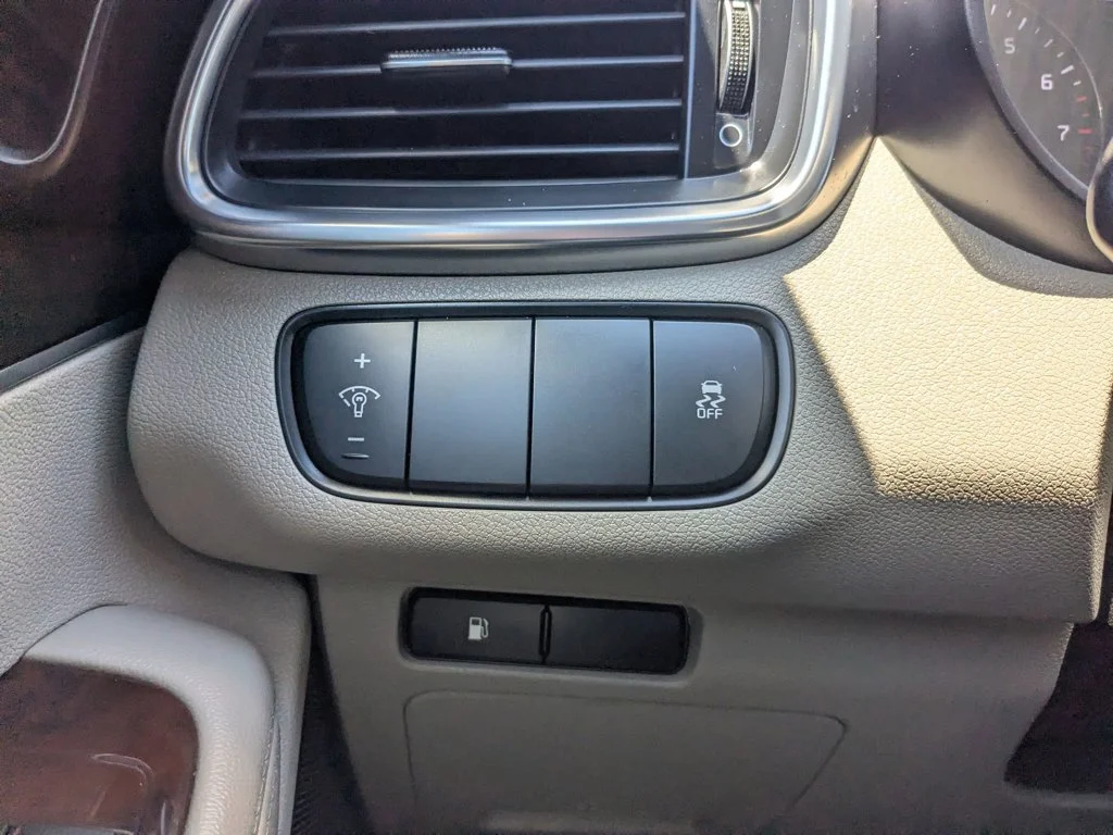 Used 2017 Snow White Pearl Kia EX image 19