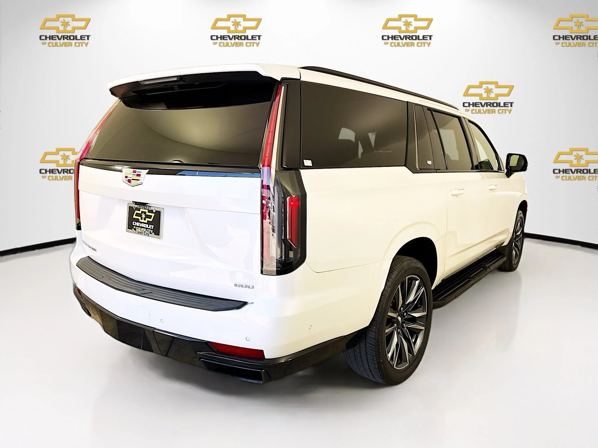 Used 2022 Crystal White Tricoat Cadillac Sport image 8