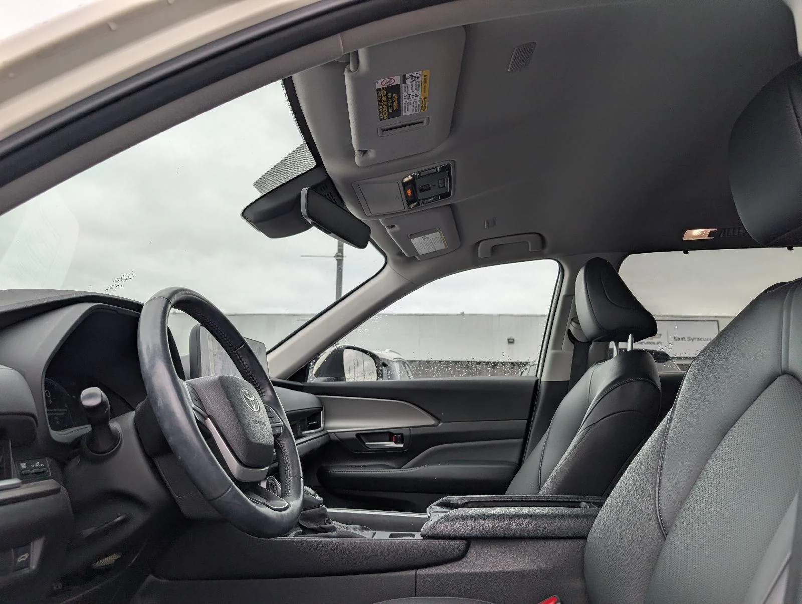 Used 2024  Toyota XLE image 8