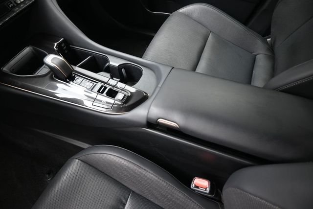 Used 2025  Toyota XLE image 30