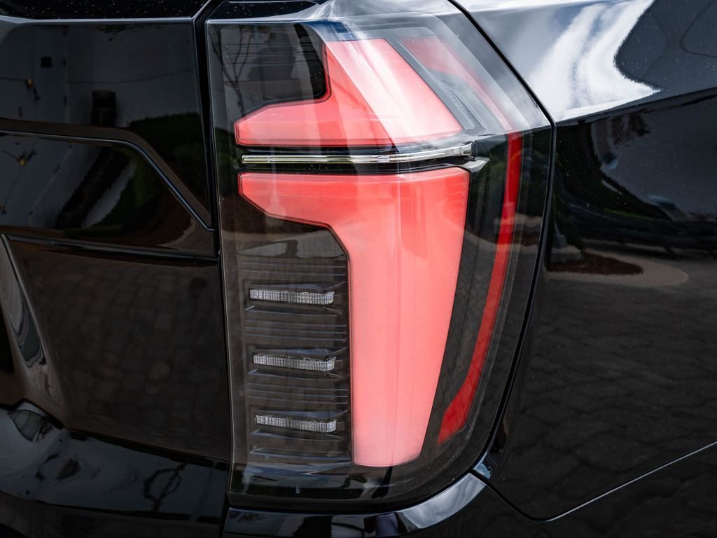 Used 2025 Black Chevrolet Premier image 9
