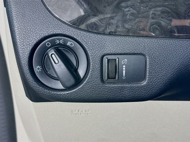 Used 2016 Silver Dodge SE image 10