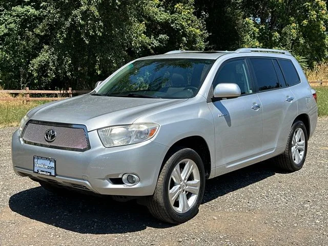Used 2010 Classic Silver Metallic Toyota Limited image 4
