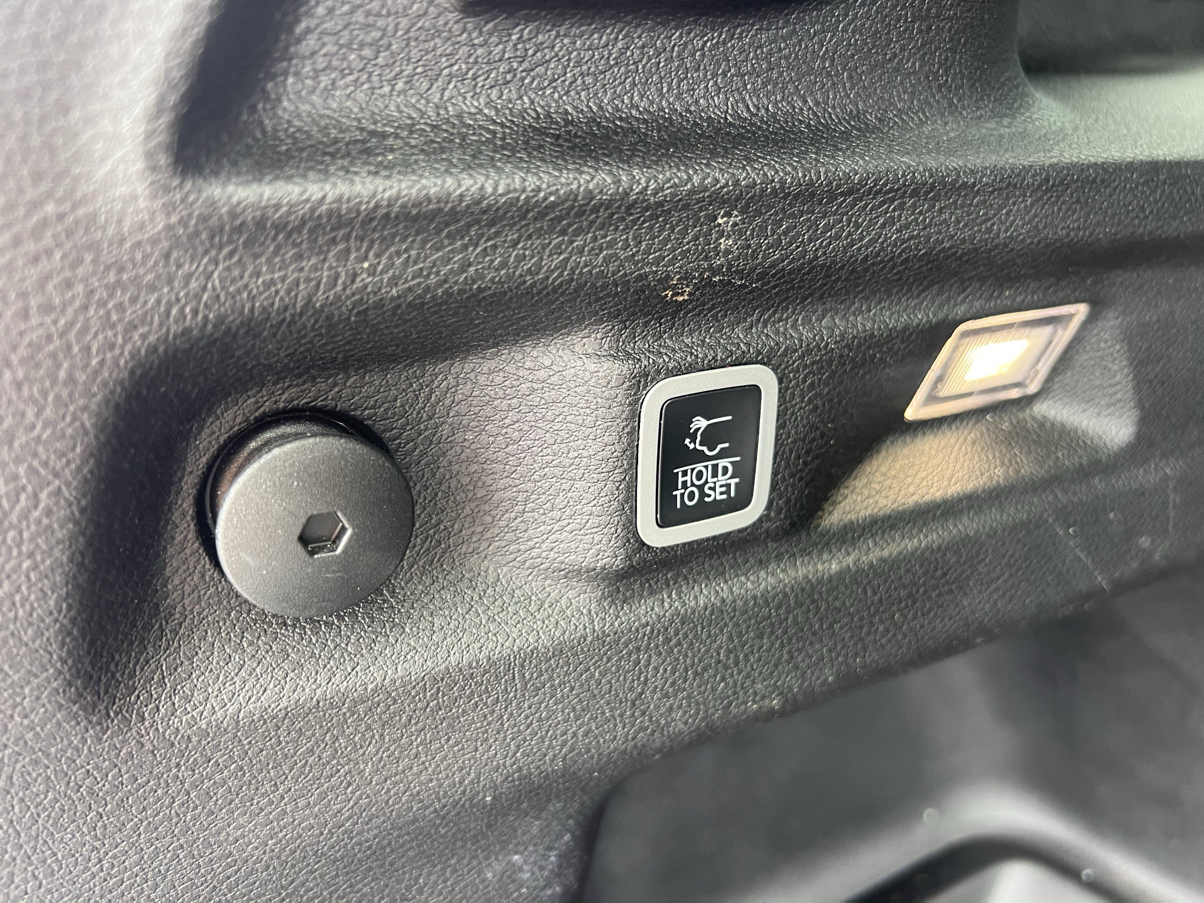 Used 2024 Baltic Gray Metallic Clearcoat Jeep Limited image 23