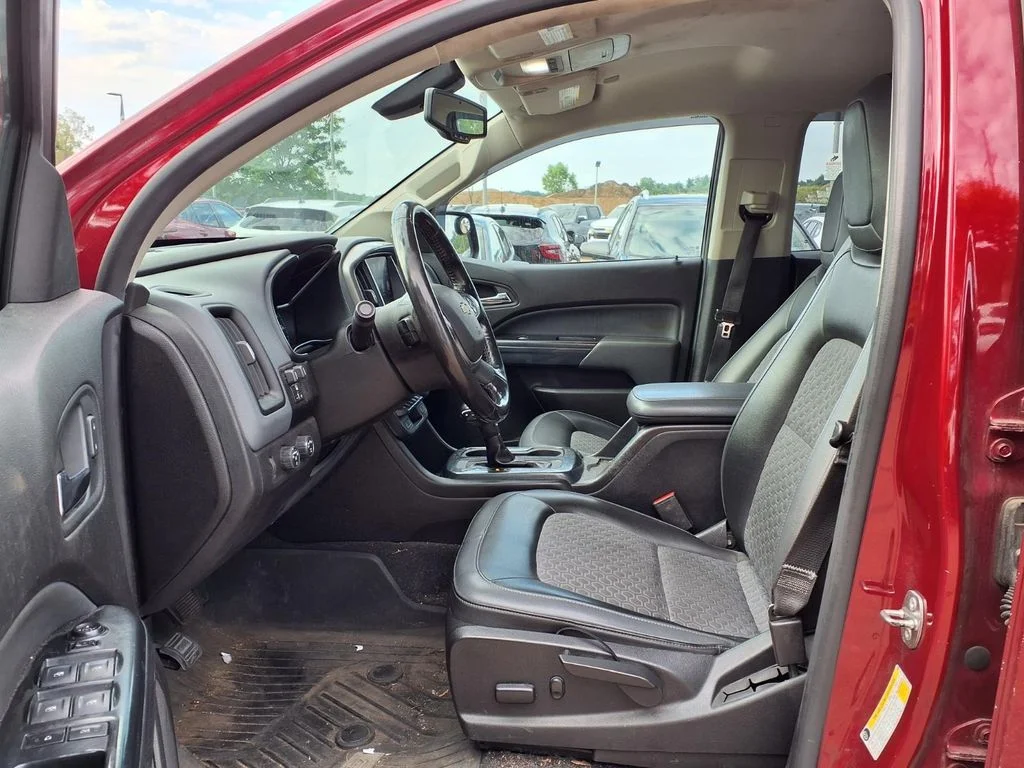 Used 2019 Red Chevrolet Z71 image 19