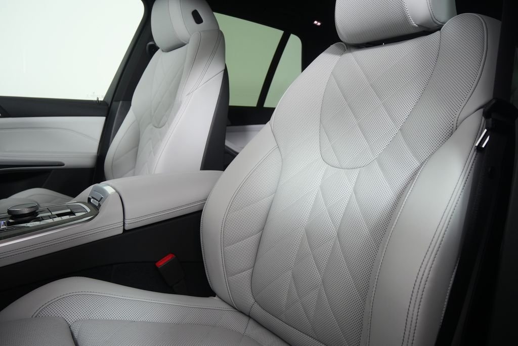 New 2026 Alpine White BMW sDrive40i image 10