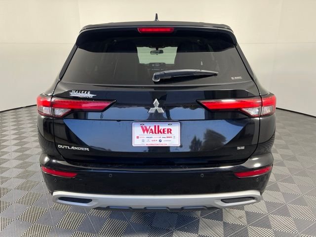 Used 2022 Black Mitsubishi SE image 6