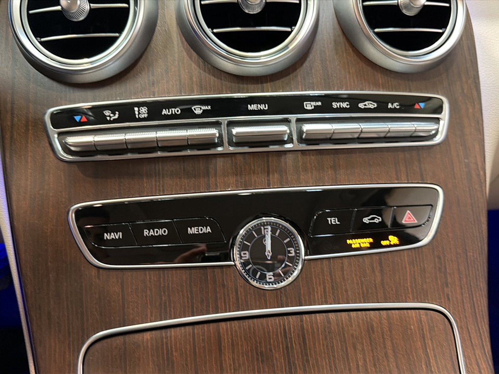 Used 2021 Lunar Blue Metallic Mercedes-Benz 4MATIC® Sedan image 17