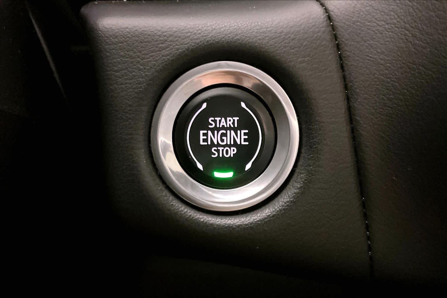 Used 2021 BLACK Chevrolet Z71 image 33