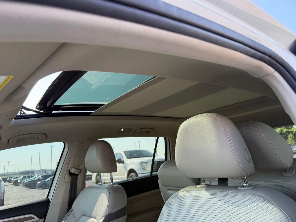Used 2021 White Volkswagen SEL Premium image 8