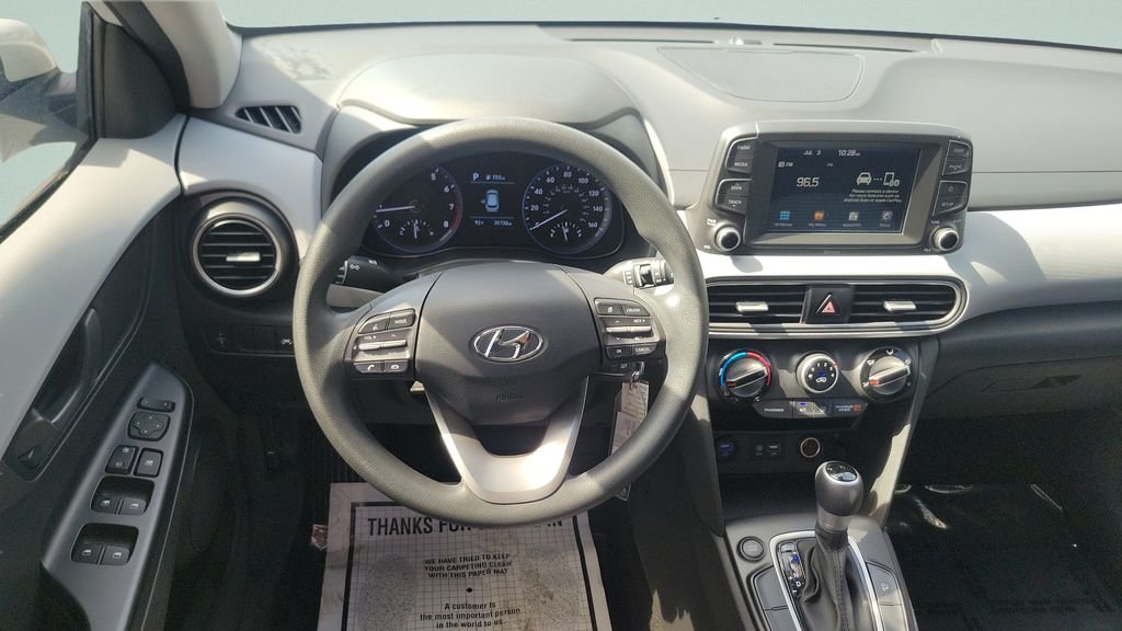 Used 2021 White Hyundai SE image 15