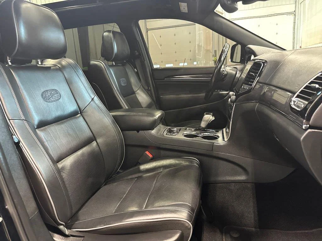 Used 2020 Diamond Black Crystal Pearlcoat Jeep Overland image 35