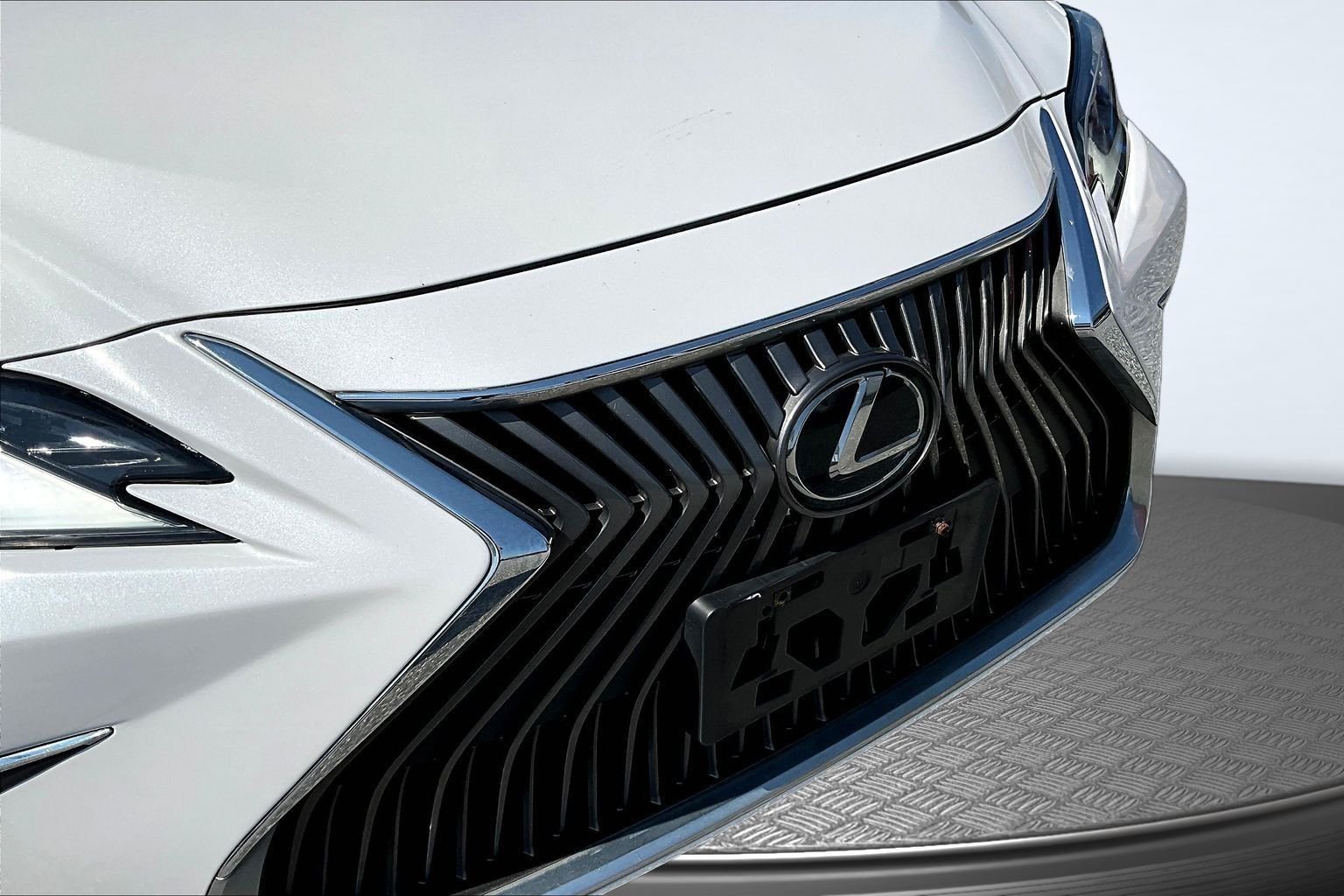 Used 2019 White Lexus 350 image 31