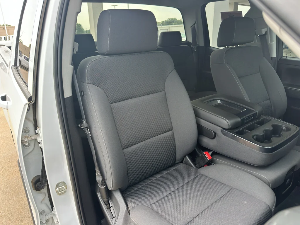 Used 2018 Summit White Chevrolet LT image 18
