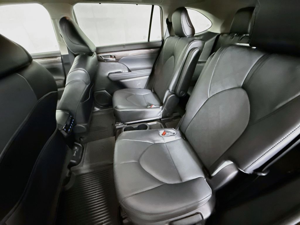 Used 2022 Red Toyota Platinum image 26