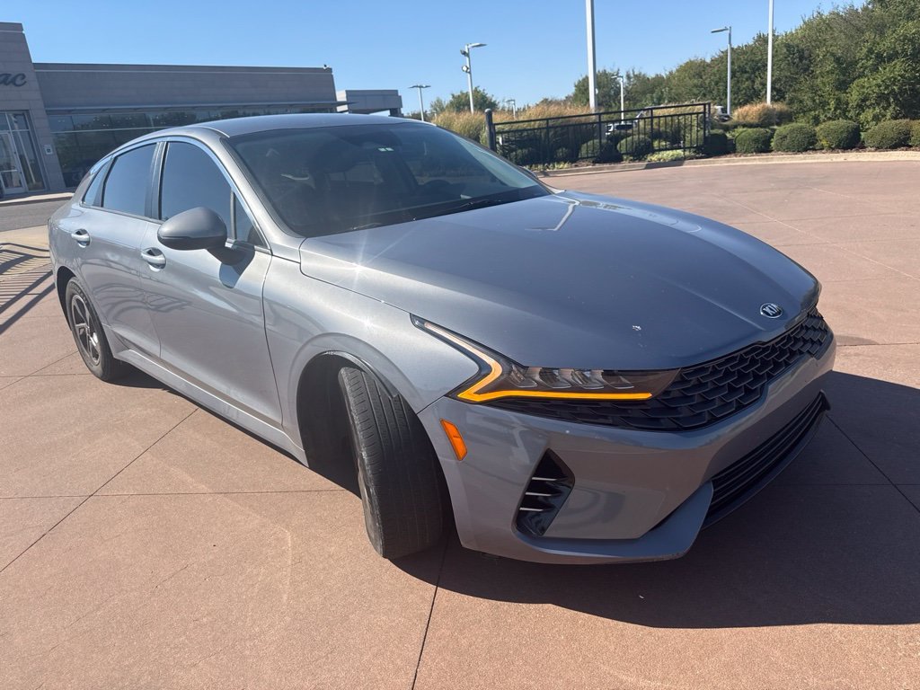 Used 2021 Silver Kia LXS image 3