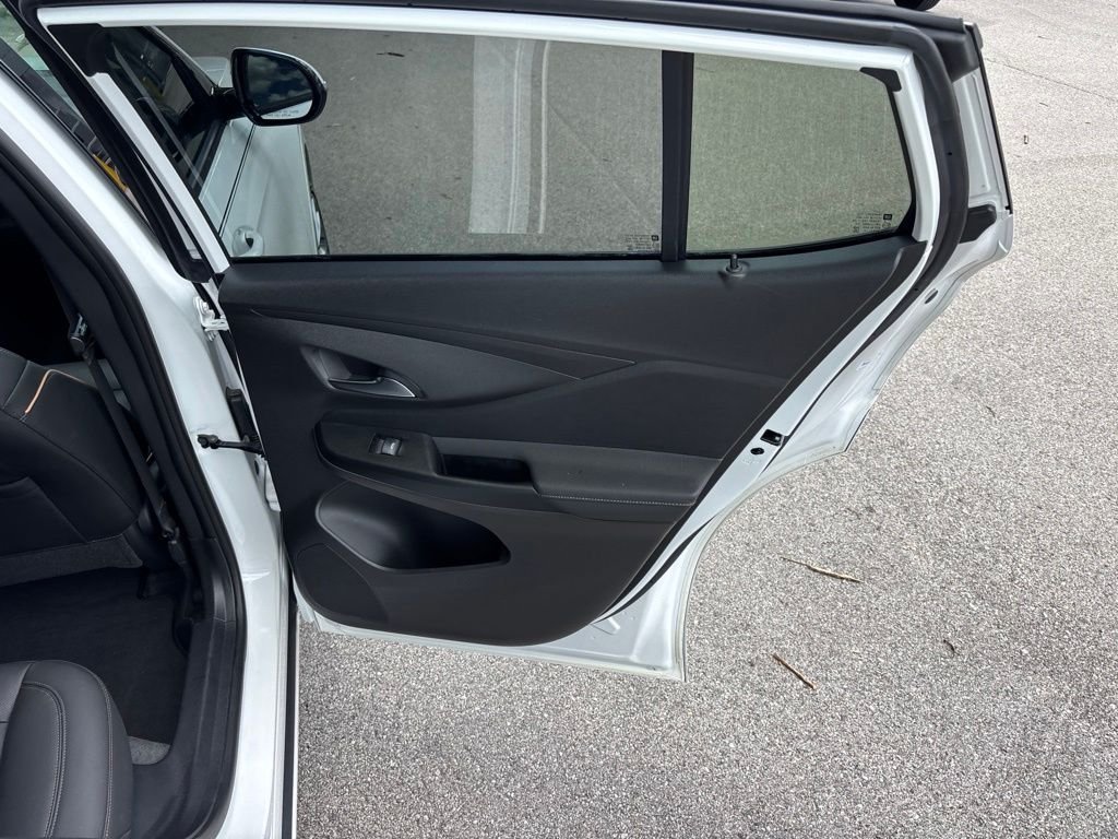 Used 2025 White Buick Avenir image 43
