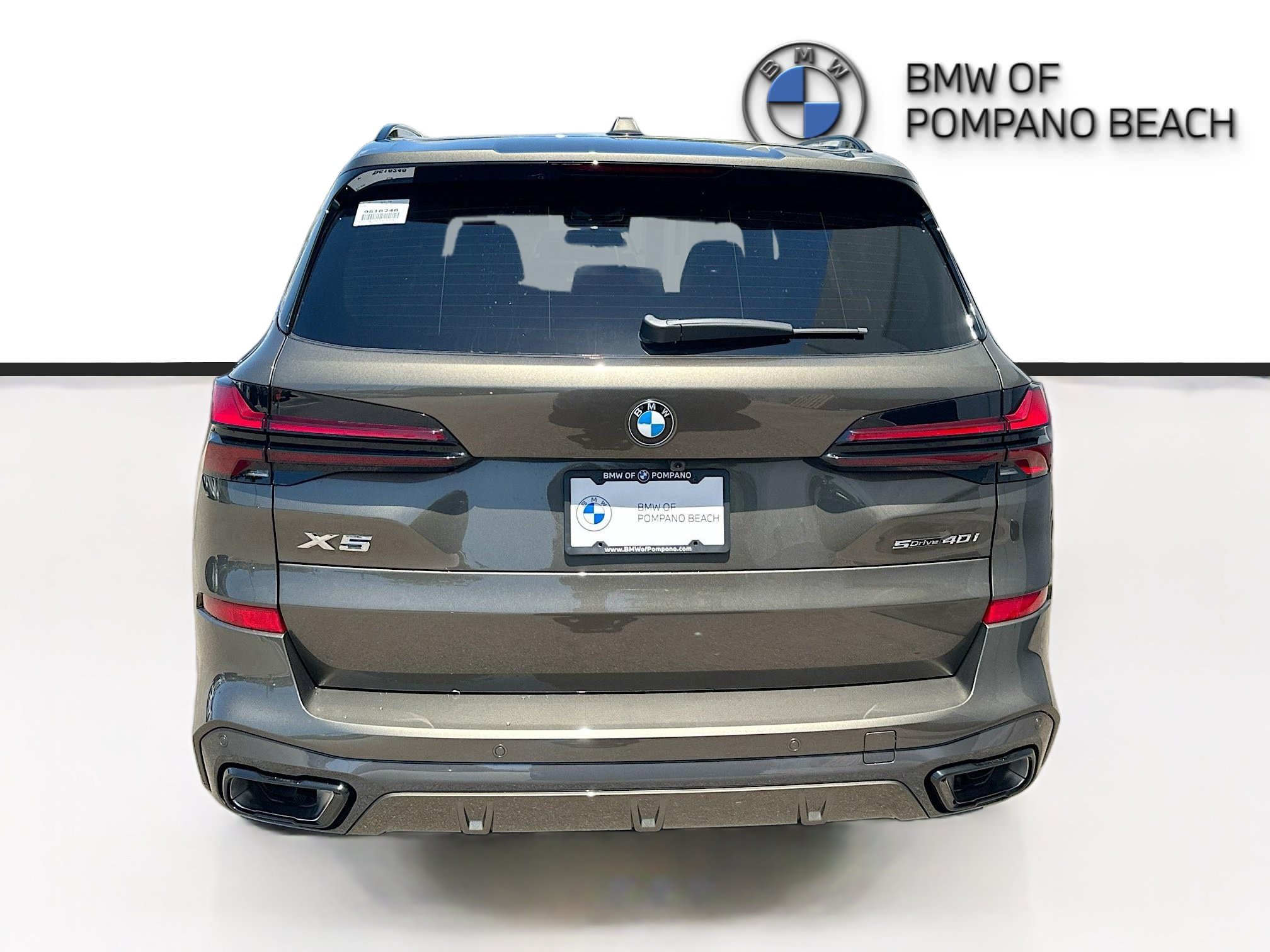 New 2026 Manhattan Green Metallic BMW sDrive40i image 5