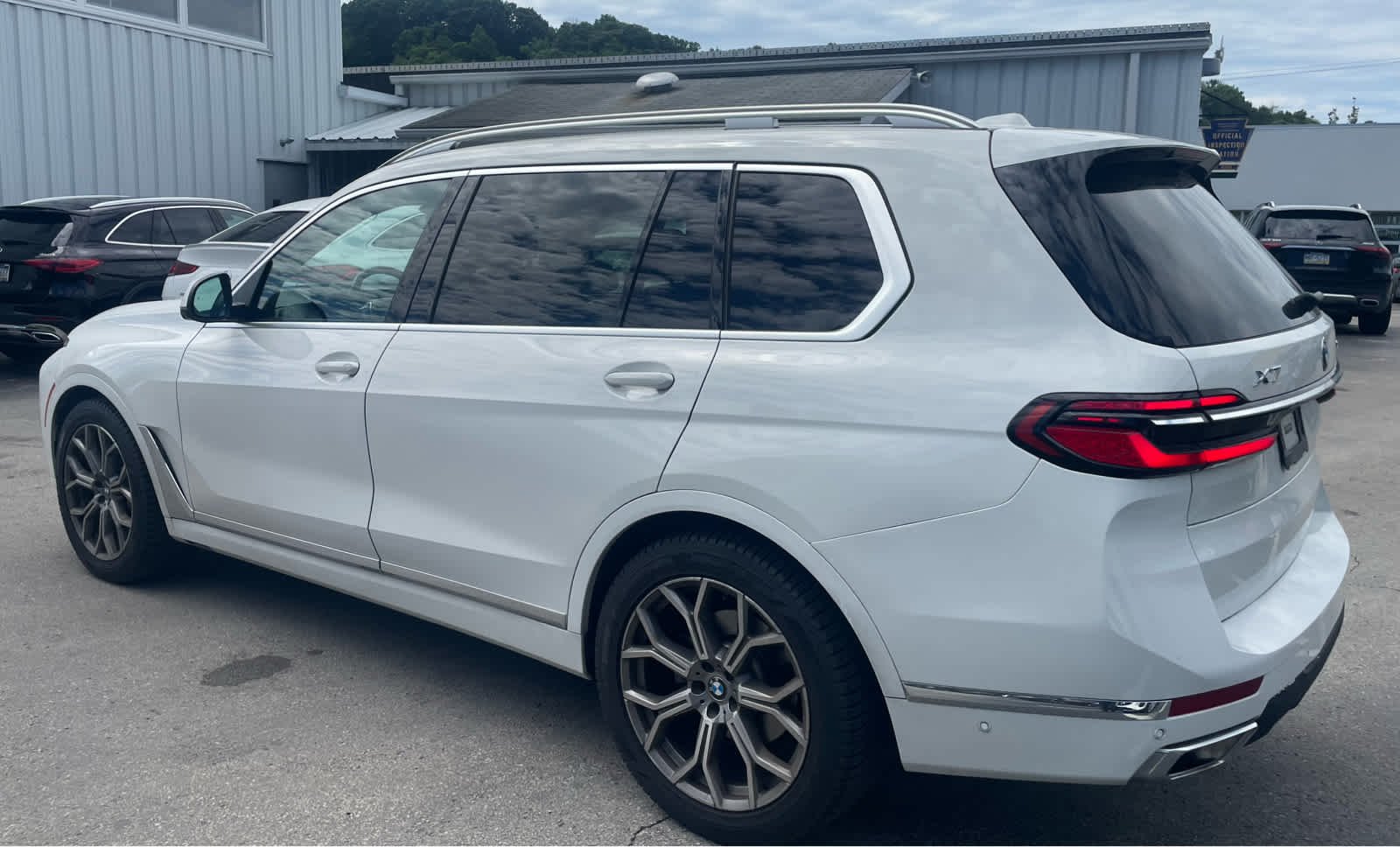 Used 2023 Alpine White BMW xDrive40i image 5