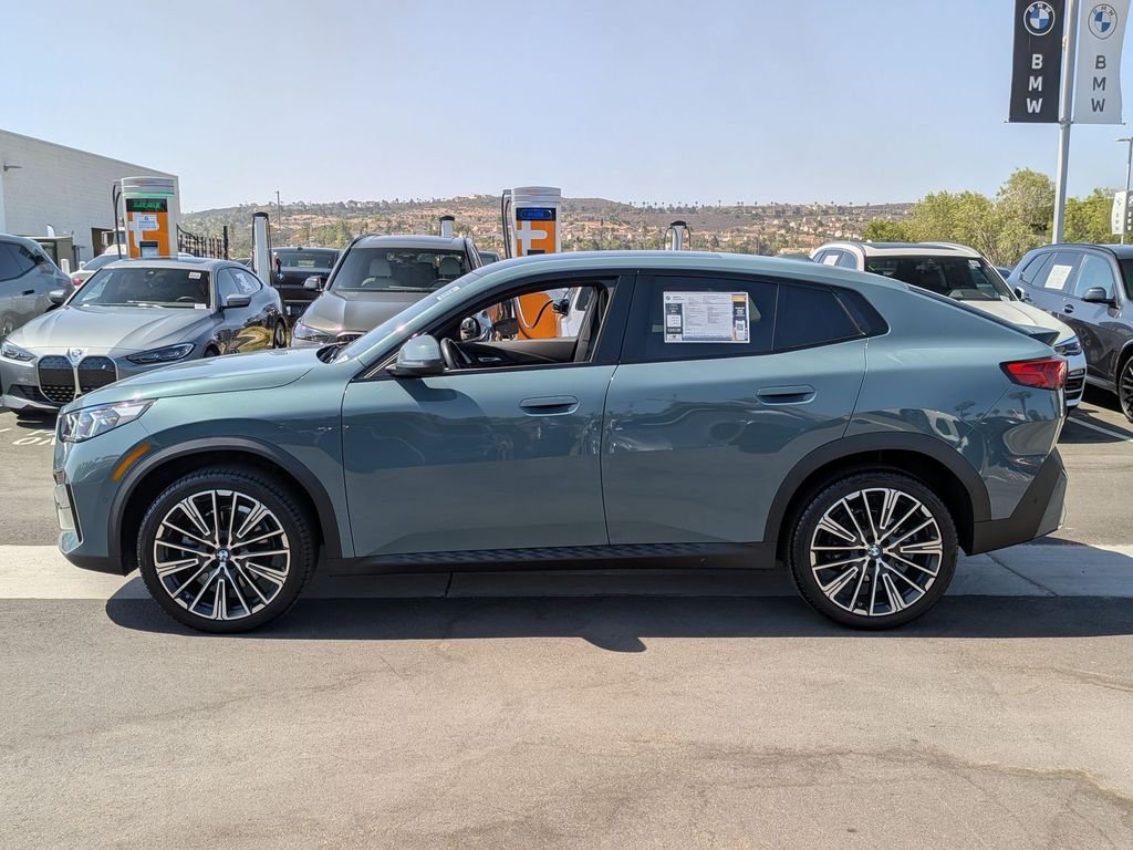 Used 2025 Green BMW xDrive28i image 5