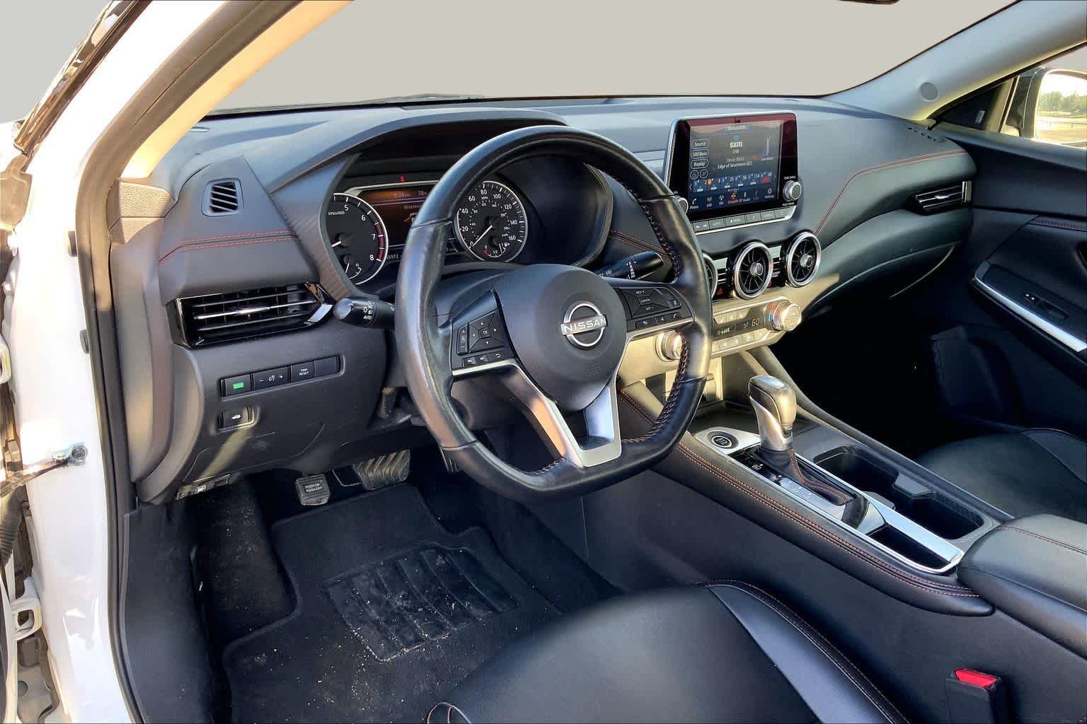 Used 2025 Aspen White Tricoat/Super Black Nissan SR image 18