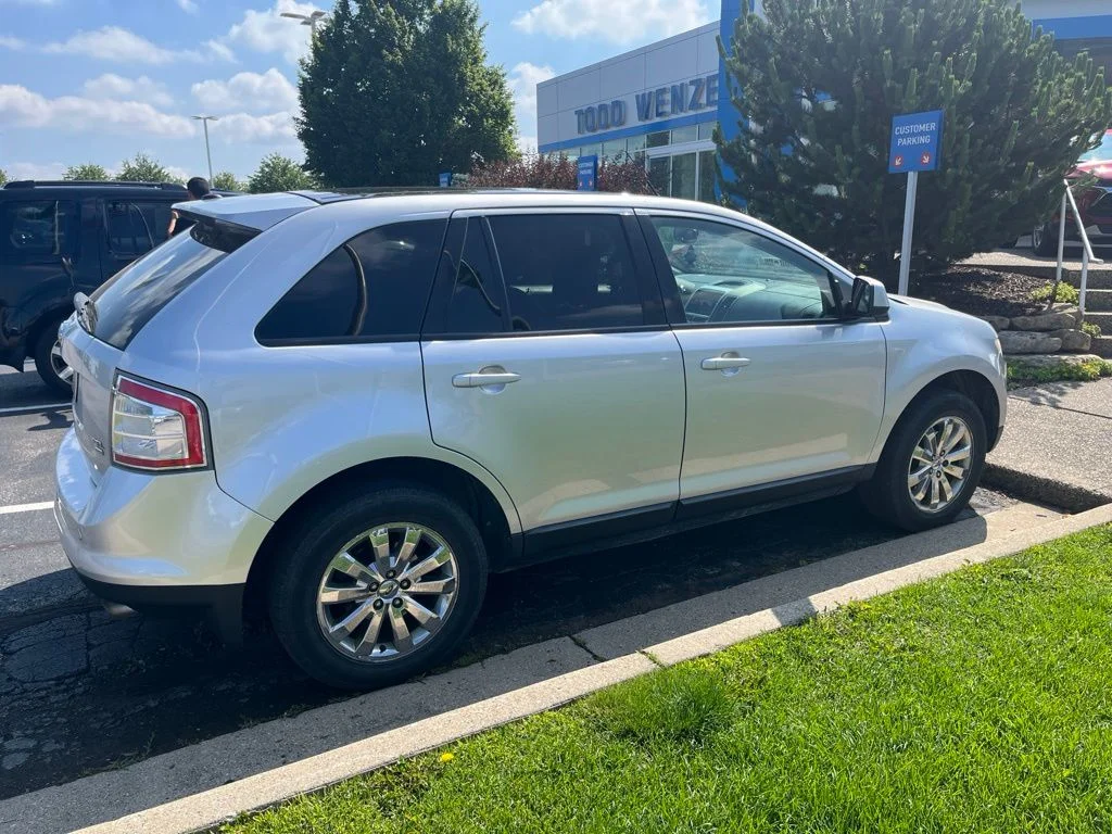 Used 2010 Silver Ford SEL image 9