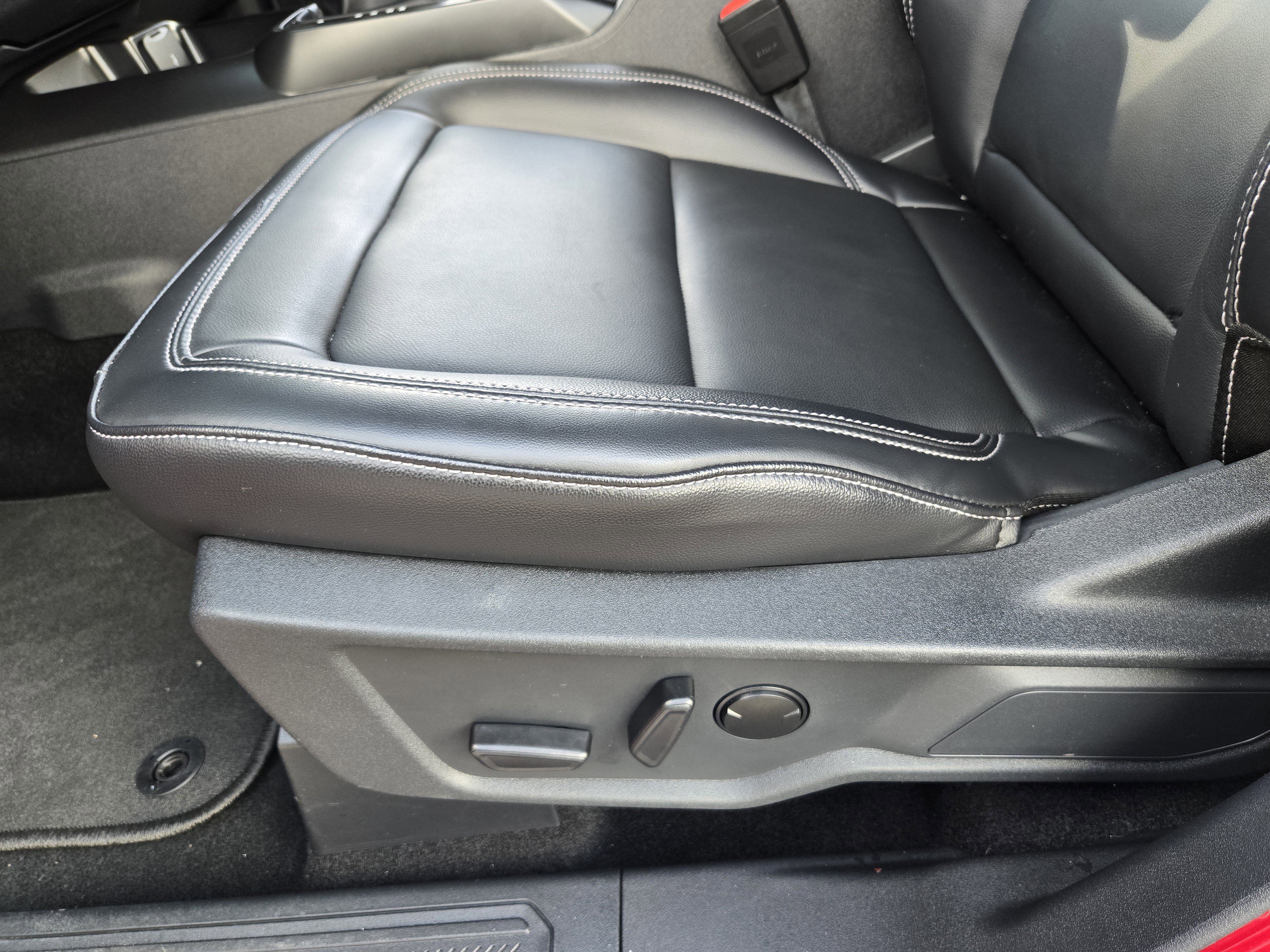 New 2026 Ruby Red Metallic Tntd Clearcoat Ford Outer Banks image 16