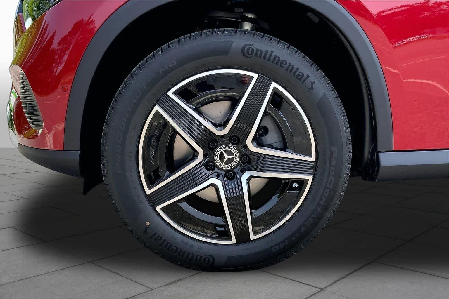 New 2026 MANUFAKTUR Patagonia Red Metallic Mercedes-Benz GLC 300 image 15