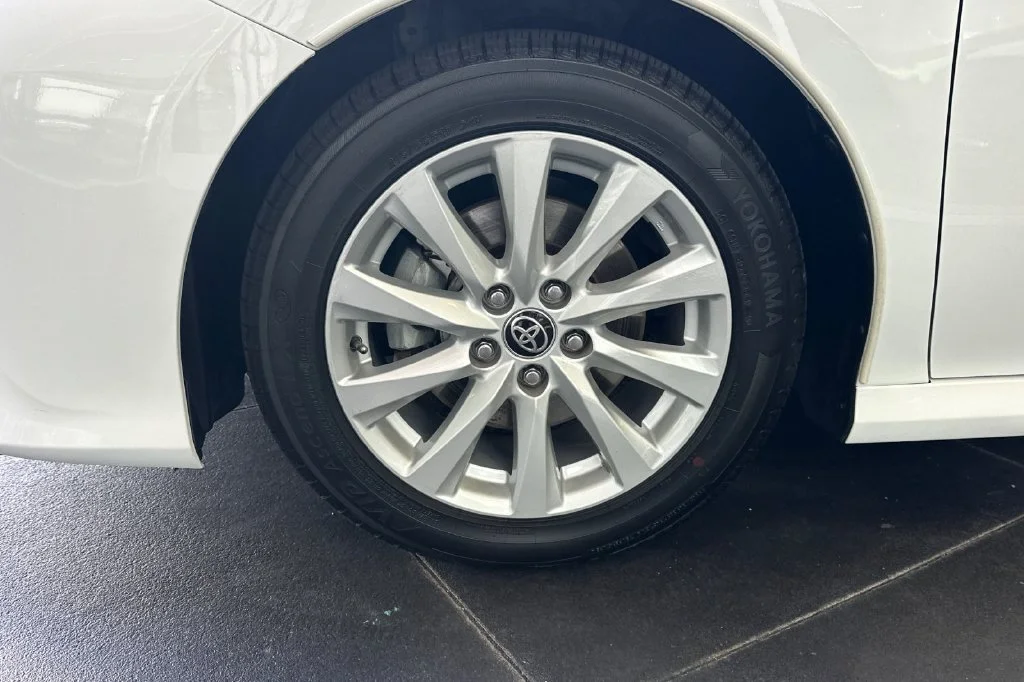 Used 2020 White Toyota LE image 24