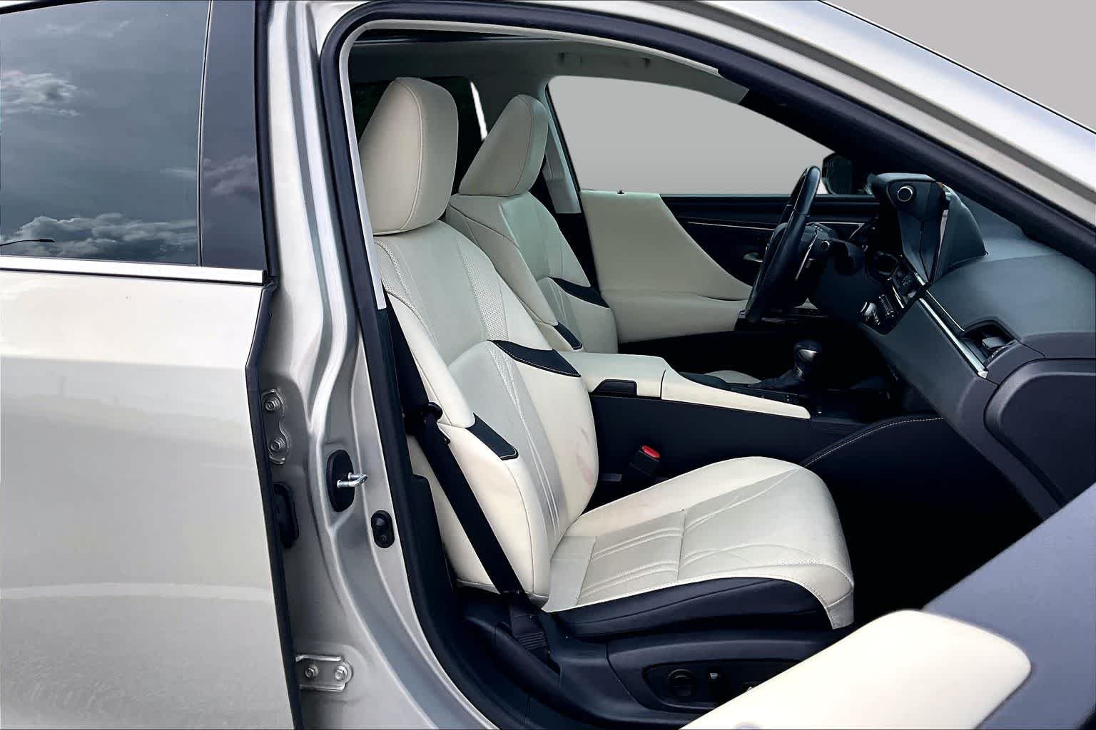 Used 2022 Moonbeam Beige Metallic Lexus Ultra Luxury image 9