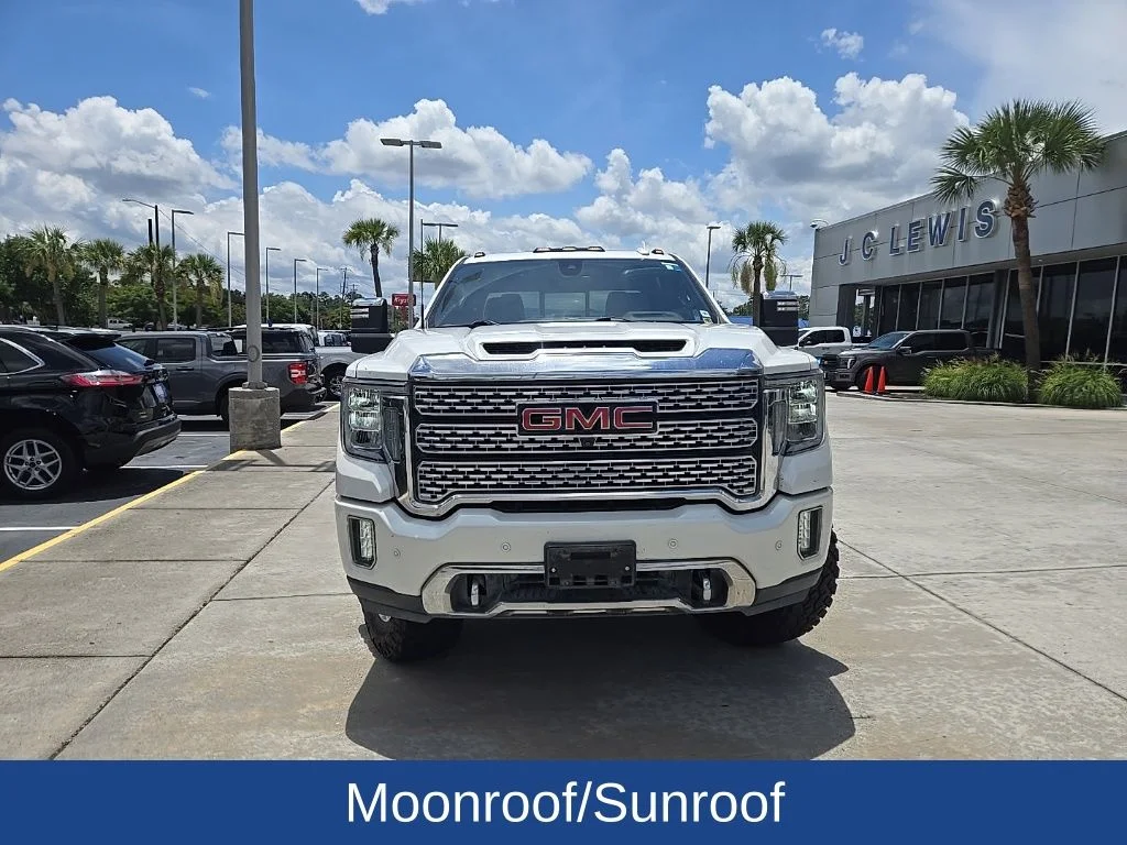 Used 2020 White Frost GMC Denali image 3