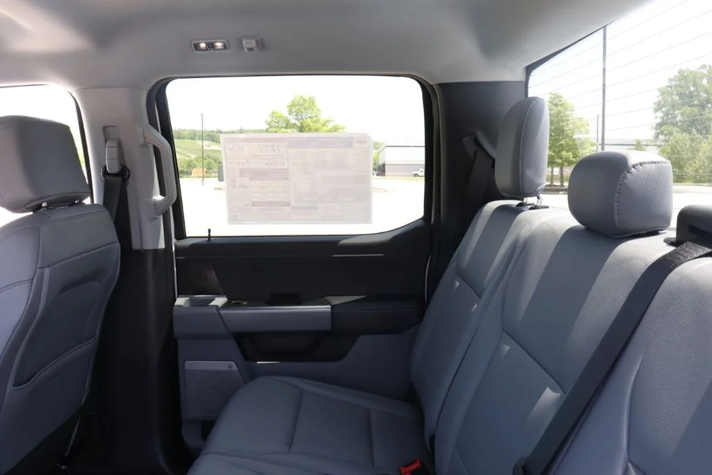 2025 Ford F-150 Lightning Flash - Photo 14