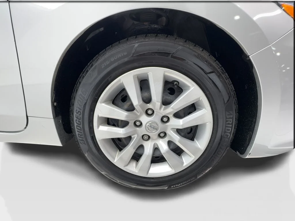 Used 2018 Silver Nissan 2.5 S image 13