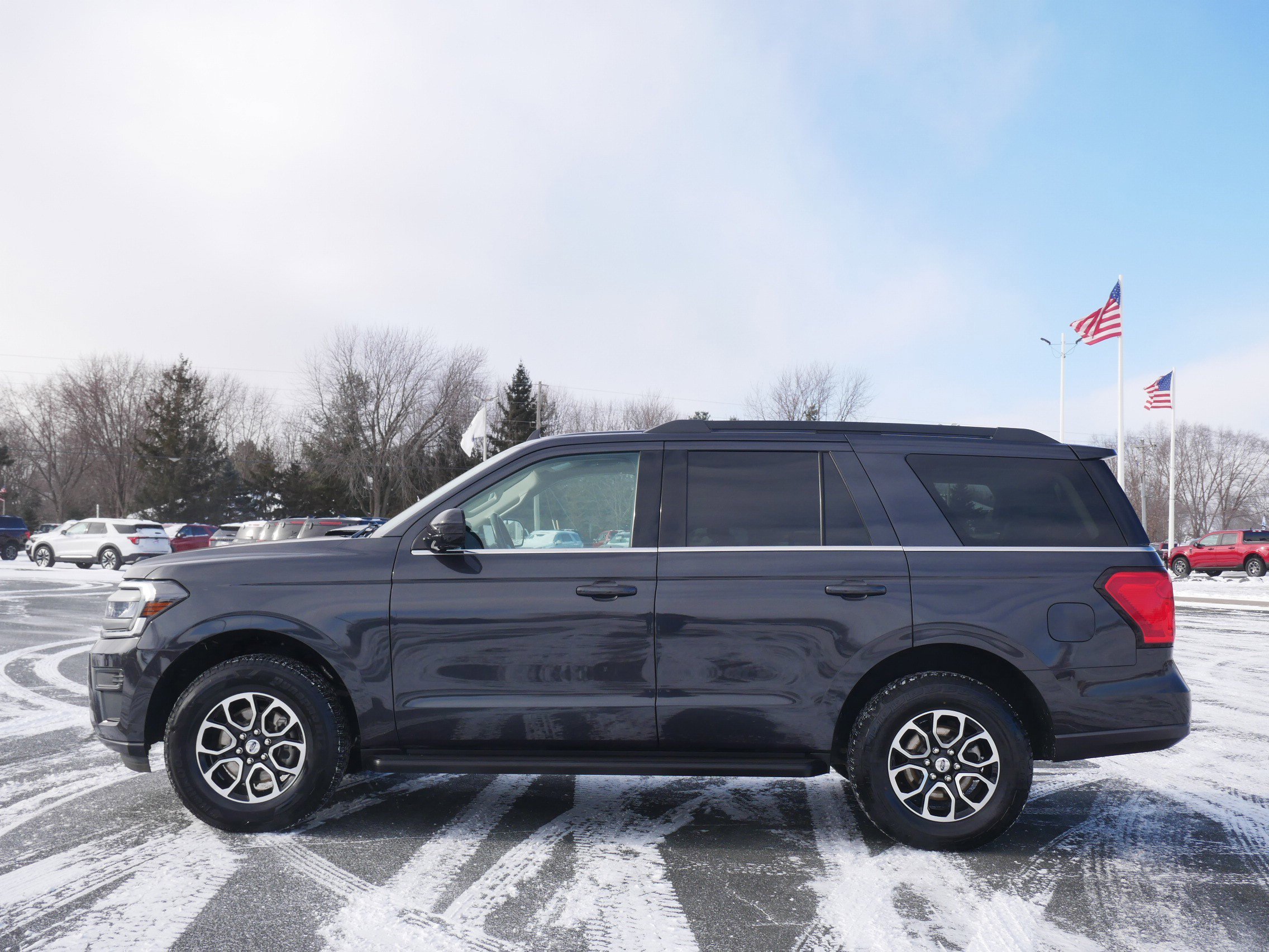 Used 2024 Ford Expedition XLT with VIN 1FMJU1J86REA47046 for sale in Hastings, Minnesota